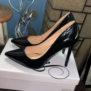 Black Pumps